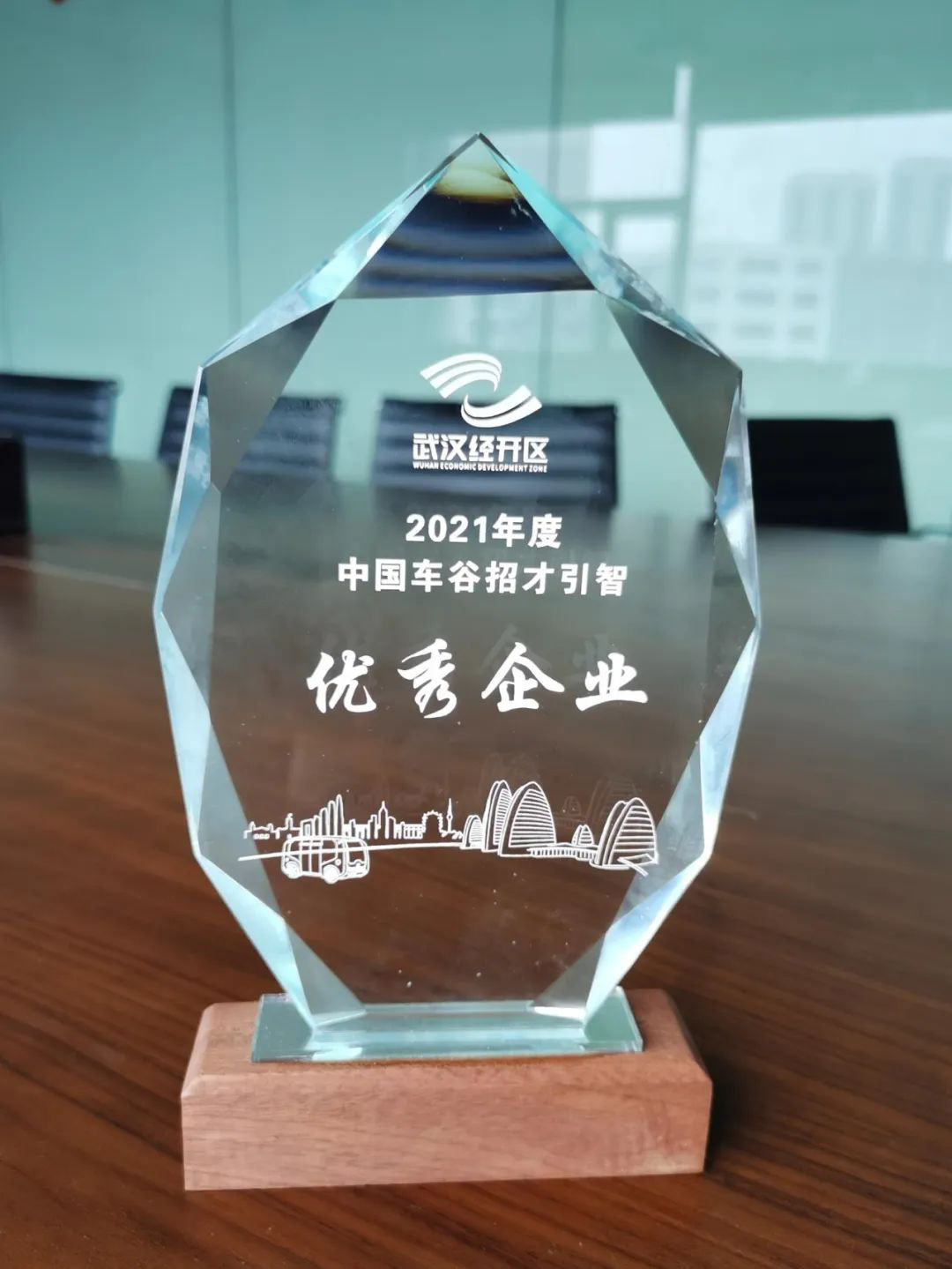 �ؽ�3000��Ԫ���人�������ν�100�Ҹ�������չ��ҵ��ά��������Ʒ��vic3308���ְ�������
