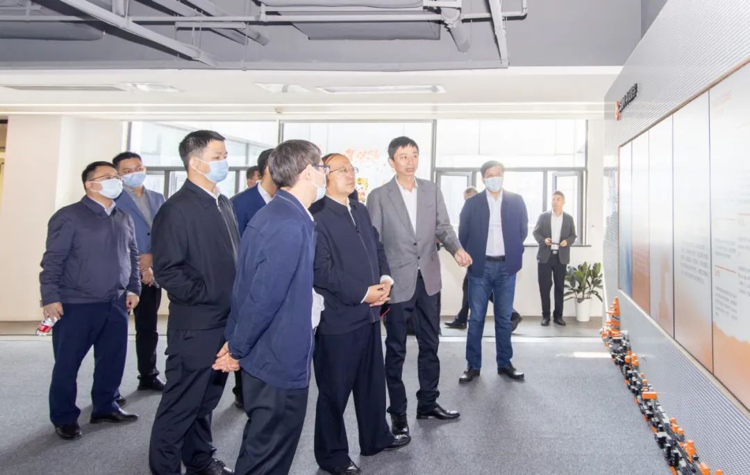 �人��ί��ί���人��������ί��������嵽ά��������Ʒ��vic3308���ֵ����쵼